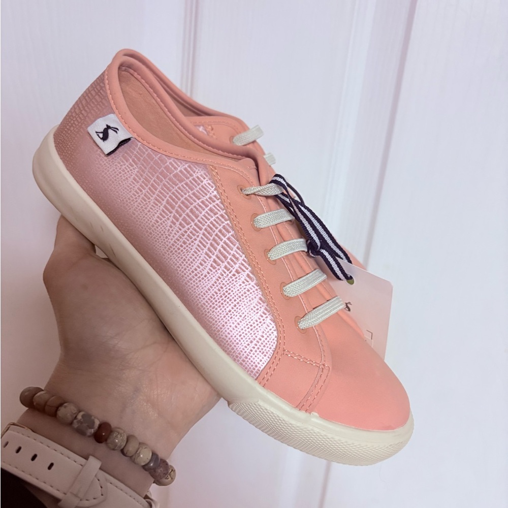 Joules coast pump sneaker in pink snake size 4